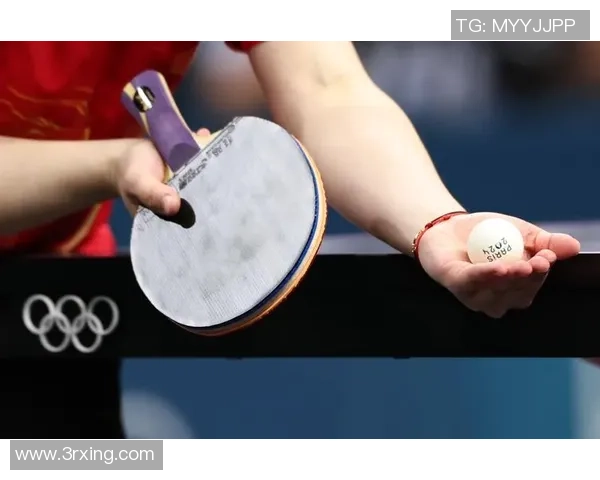 国际乒联调整乒乓球尺寸引发广泛讨论与争议，影响赛事公平性与竞技水平